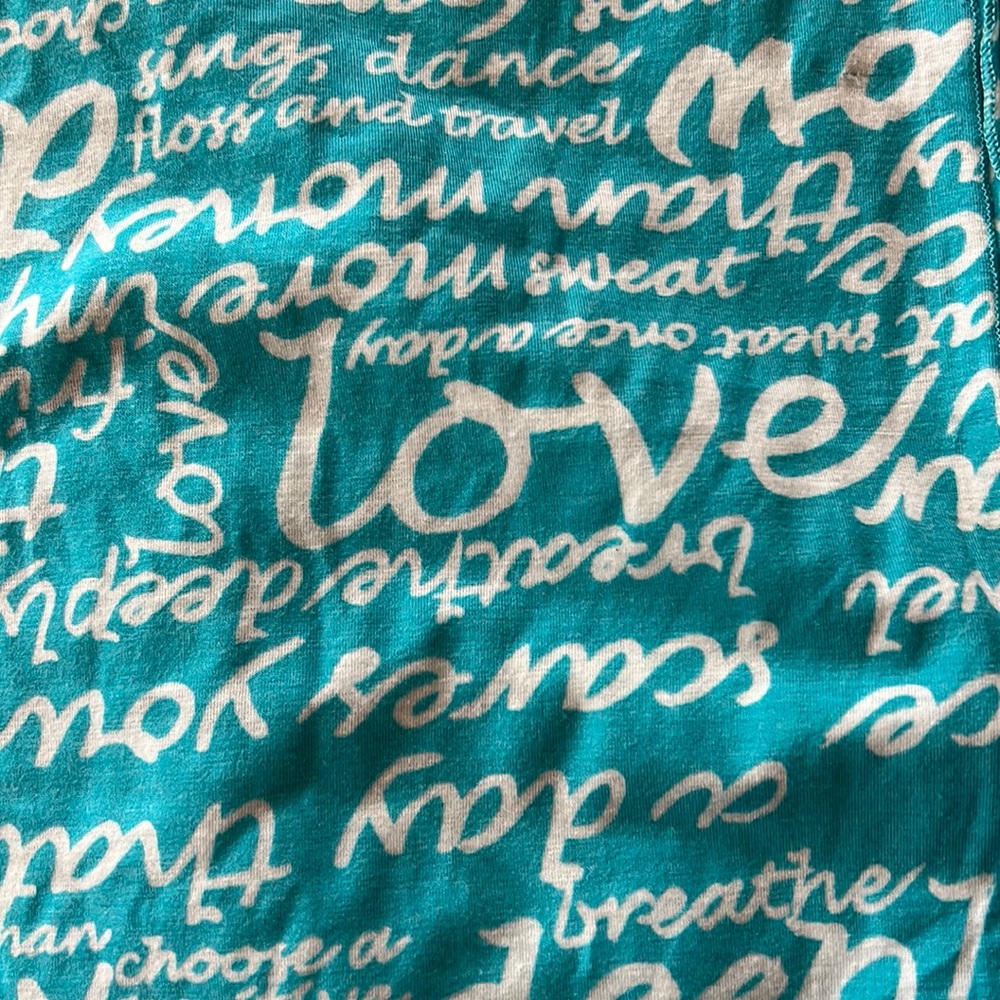 Lululemon daily affirmations scarf in EUC, I don’t think I ever wore it honestly